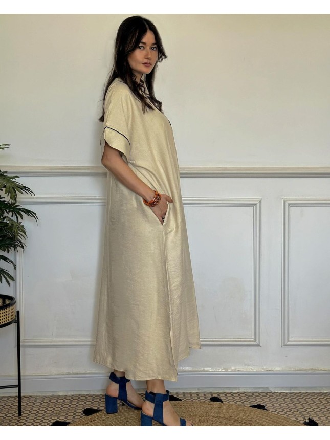 Robe en lin beige avec détaille en WAX