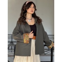  VESTE EN CACHEMIRE AVEC DÉTAILS ETHNIQUES AUX MANCHES.